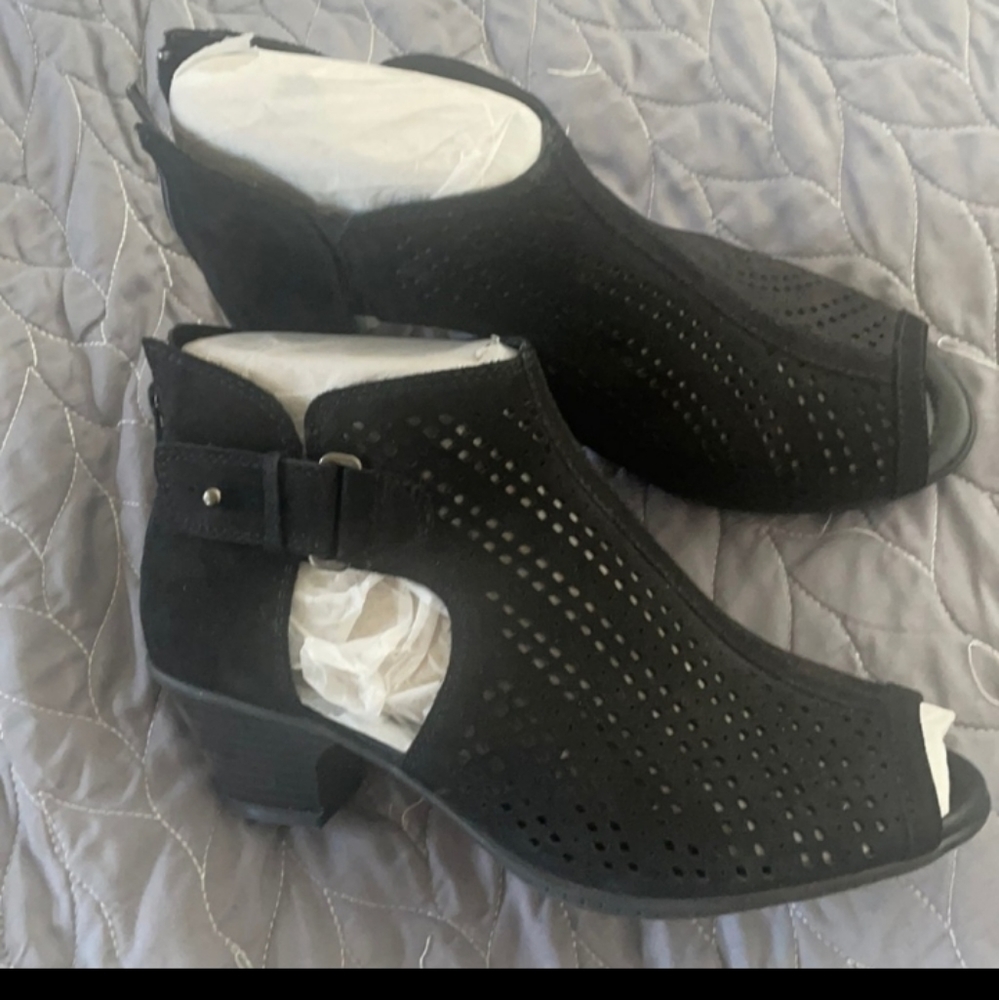 EARTH BRAND BOOTIES